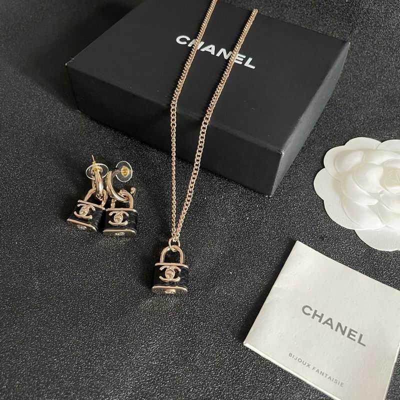Chanel Suits 03yxs15